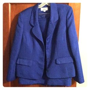 Le Suit woman’s suit (jacket and skirt)